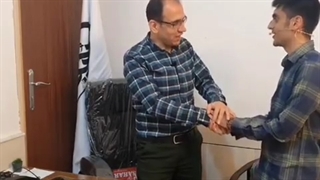 آداب درست دست دادن-سید امید خیریه