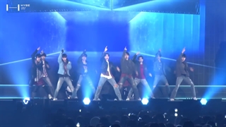 دبیو شوکیس "team&"  اجرای آهنگ "under the skin"