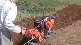 کار با تیلر کولتیواتور کشاورزی- شخم زدن- کیچک شاپ