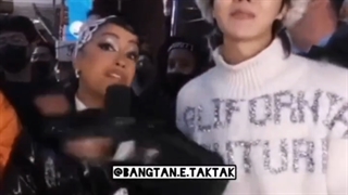 مجری:همه میخوان هوپی رو بوس کنن..مود هوپی:...