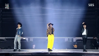 کاور آهنگ that that از یونگی و سای توسط Txt و ateez در مراسم sbs 2022