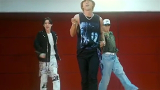 چالش دنس "vibe" از ته یانگ همراه فلیکس و هیونجین استری کیدز