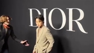 جیهوپ و جیمین در فرش قرمز فشن شوی زمستانه برند دیور