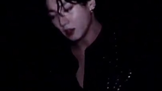 هنوز نیمه تاریکم رو کسی ندیده