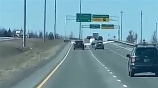 فرود اضطراری هواپیما در بزرگراه-480p