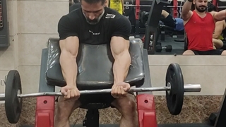 آموزش بدنسازی - اجرا حرکت جلو بازو لاری با مهدی باقی پور