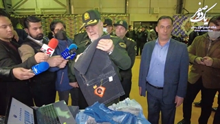 طرح اقتدار پلیس پایتخت رونمایی از شلوارهای عجیب غربی توسط پلیس فتا در فضای مجازی و پلیس اماکن عمومی