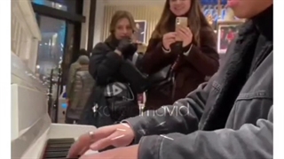 پسر کره ای اهنگ (برای) شروین میزنه...