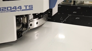 دستگاه پانچ CNC