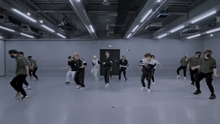 دنس پرکتیس Freeze از Stray Kids