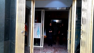 گزارش ویدئویی از نمایشگاه آثار هفتمین جشنواره بین‌المللی صنایع ‌دستی و هنرهای سنتی فجر در موزه ایران باستان