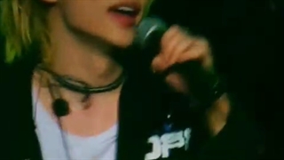 کاور "love again" از "felix" گروه "stray kids" در روز اول کنسرت ملبورن