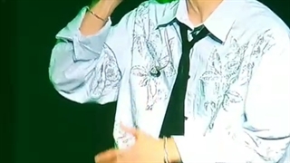 کاور آهنگ "stay-justin bieber" توسط "seungmin" گروه "stray kids" در روز اول کنسرت ملبورن