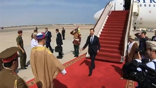 فیدیو من وصول الرئیس بشار الأسد والوفد الرسمی المرافق إلى سلطنة عمان.