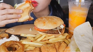 ASMR BURGER KING FEAST | WHOPPER, CHICKEN BURGER, ONION RINGS, FRIES, MANGO FANTA SLUSHIE 咀嚼音 | 먹방