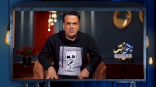 به نظر شما آقای نیکخواه برای کشیدن آبِ مفصل زانو رفتن اتاق عمل ؟