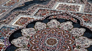 فرش 700 شانه - طرح حوض رنگ سرمه ای با تراکم 2550 آکریلیک