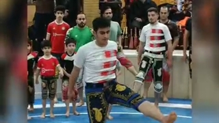 شیرین کاری ورزش پا توسط سید عبدالحسین حسینی  در شب میلاد باسعادت حضرت اباعبدالله الحسین(ع)