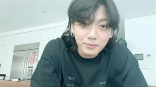 جانگکوک تو خونه لیسا  . کپ