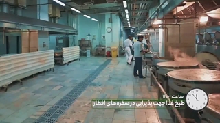 آماده سازی حرم مطهر رضوی برای افطاری بزرگ مومنین