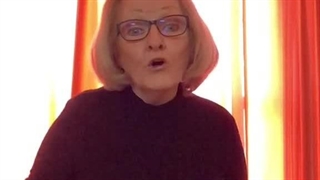 دیدم این پیرزنه رو خیلی دوسش داشتین گفتم یه ویدیو دیگه بذارم ازش:)