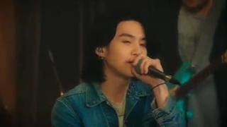 کات کامل منتشر شده از لایو کلیپ آهنگ People Pt.2 به همراه آیو در مستند SUGA: Road To D-DAY