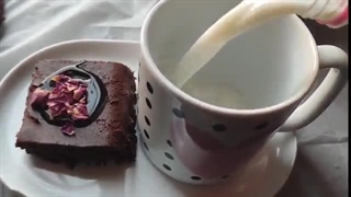 کیک شکلاتی ساده و خوشمزه^^