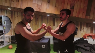 آموزش دفاع شخصی پنجه در پنجه شدن