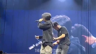 بخشی از کنسرت شوگا در روز اول اجرا :)