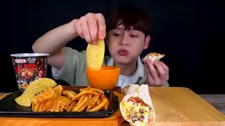 ASMR 한입가득 치킨 비프 또띠아 타코 