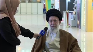 14020224: گفتگوی رهبر انقلاب در نمایشگاه کتاب