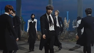 اجرای اهنگ Bite me از انهایپن