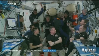 تقلید "علی القرنی وریانة برناوی" شعار رائد الفضاء من وکالة ناسا