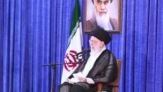 رهبر معظم انقلاب : راه امام زنده است