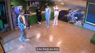 قایم موشک بازی کردن آسترو