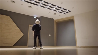 هوان وونگ از oneus با اهنگ Foot