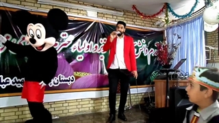 نمایش زیبای عموموسیقی و عروسک تن پوش در جشن مدرسه