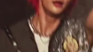 تروی‌سیوان این ادیت رو از هیونجین توی تیک‌تاکش آپلود کرده و نوشته " کسی میدونه چطوری با این مرد ارتباط برقرار کنم "