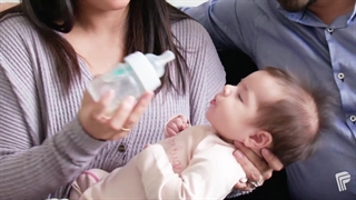 چطوری نوزادم را به شیشه شیر عادت بدم؟