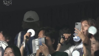 وقتی میکروفون رو تو کنسرت دست تهکوک میدن: