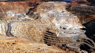 نگاهی به کار در معدن به مناسبت روز صنعت و معدن | Mining