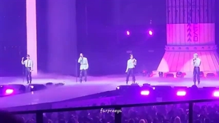 اجرا آهنگ Wating for us استری کیدز در فن میتینگ ♡♡ لاین wating for us و Muddy water رو عوض کردن ♡♡