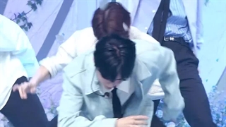 ⋆ فن کم سونگ هانبین " Sung Hanbin " عضو گروه زیروبیس‌وان " ZeroBaseOne " در اجرای in bloom