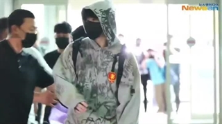 جونگکوک در فرودگاه اینچئون به مقصد نیویورک برای شرکت در کنسرت تابستانی GMA