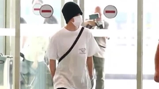 ویدیوی منتشر شده از جیمین در فرودگاه اینچئون به مقصد نیویورک برای انجام برنامه‌های کاریش