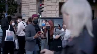 رزی بلک پینک برای نمایش مد سن لوران آماده می شود | ووگ فرانسه | با رزی بلک پینک