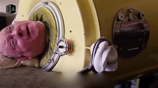 داستان زندگی مردی که 70 سال در دستگاه حبس شده است