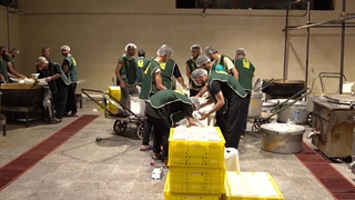 با خواست رضا(ع)، برای خدمت به زائرانِ حسین(ع) / سفره امام رئوف علیه‌السلام برای اربعین پهن است