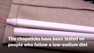 چاپستیک الکتریکی که مزه شوری ایجاد می کند