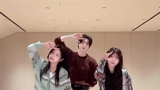 سونگهون دو روز دیگه هم با مادر من چالش میره::بیاین کپشن من یه مودی ساختم برای تیم تاک هاش